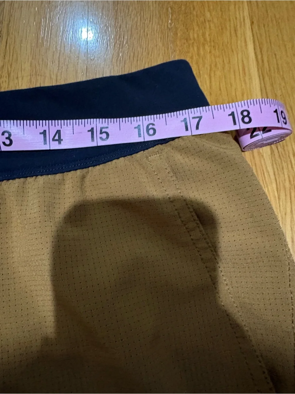 Vuori Men’s Athletic Training Shorts Mustard Gold Black Size XL 6” Inseam